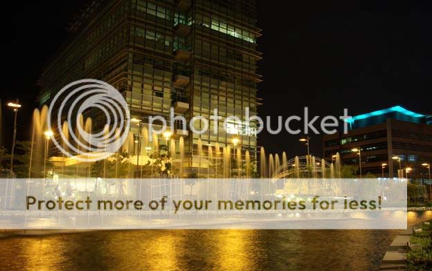The fountain in night.